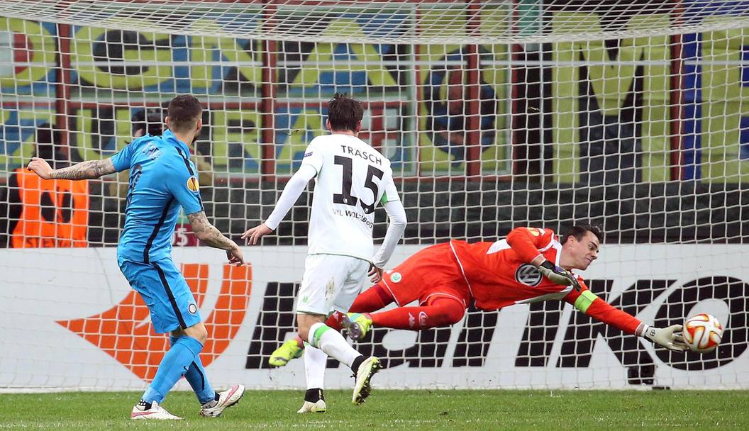 Icardi prova a reagire: Benaglio fa i miracoli. L&#39;Inter chiude il primo tempo sotto di un gol
